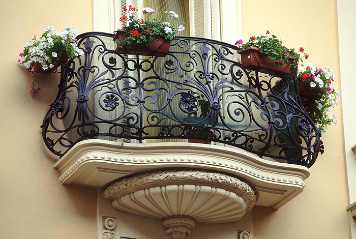 Кованные балконы - фото