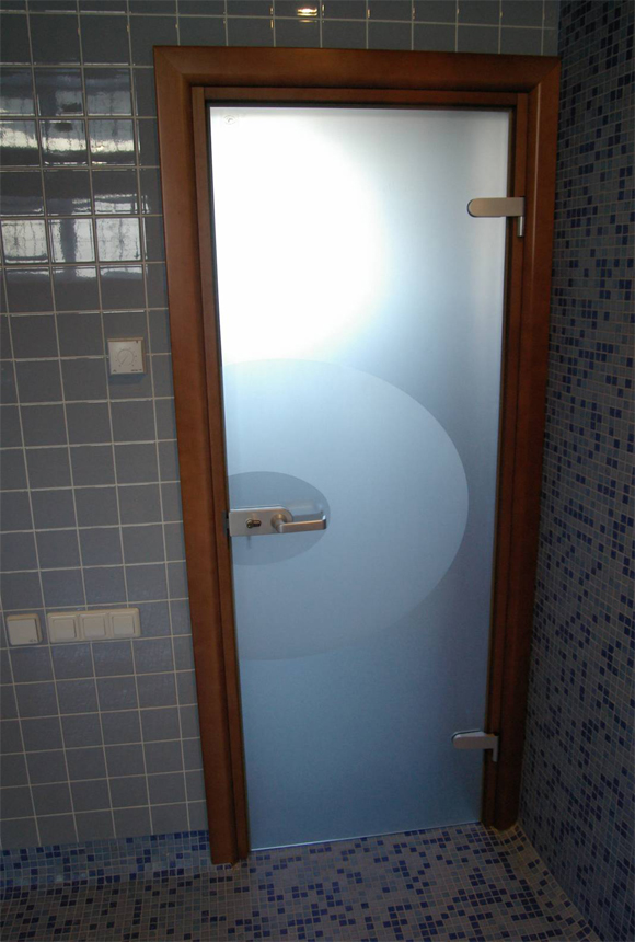 Двери для маленькой ванной комнаты - фото