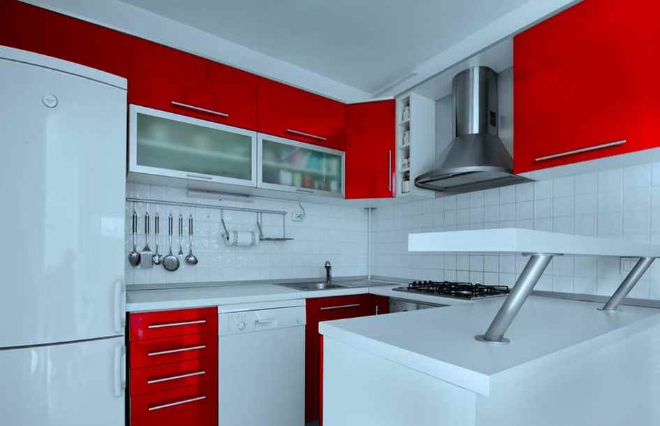 Кухня бело-красная. Фото