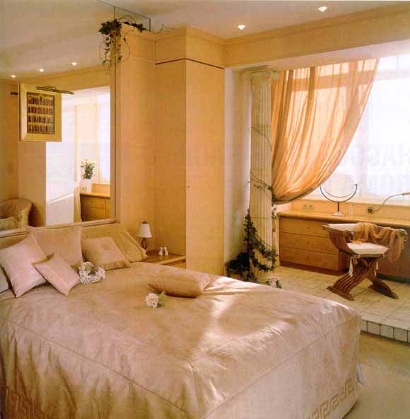 Маленькая спальня совмещённая с балконом